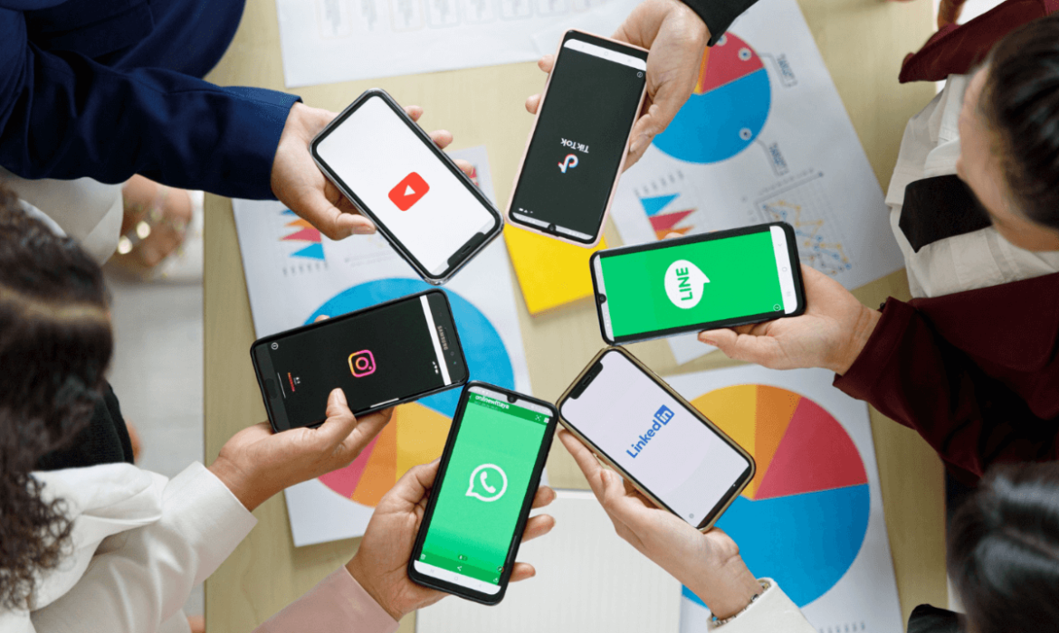 Optimizing Social Ads for Smartphone Users